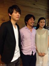 组图：古川雄辉北京拍戏 女主张辛苑贴心送麻将