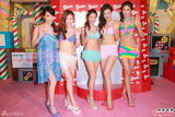 组图：一大波比基尼袭来！鸡排妹大战同场女星
