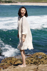 组图：袁泉海边阳光写真展迷人笑容