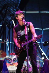 组图：韩团CNBLUE引爆广州体育馆 全场激情不停