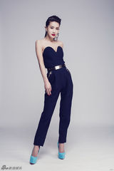 组图：张暖雅赴台拍写真 多样风格尽显优雅魅惑