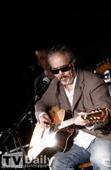 组图：Wonder Girls誉恩现身摇滚歌手全仁权发布会