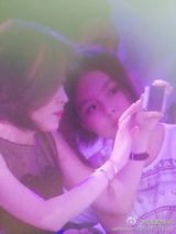 组图：女大十八变！李咏爱女小法变清纯美少女