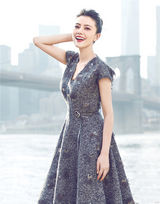 组图：高圆圆黑白灰大片 极简演绎纯美质感