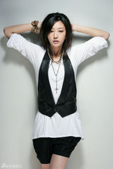 高清图：唐一菲告别古典美 中性写真尽显别样性感