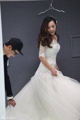 组图：刘璇开心试婚纱 薛佳凝莫慧兰任伴娘