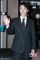 组图：郑俊浩新剧《你邻居的妻子》现场公开