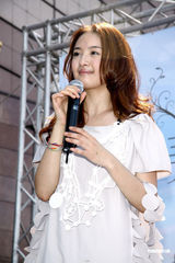 组图：林依晨跨界玩多变 唱片公司送上恋爱法宝 