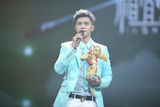 组图：李宇春榜中榜揽3奖 蔡依林险走光