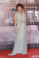 组图：金燕玲纱裙飘逸 牵手钱嘉乐亮相红毯