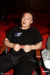 高清组图：陈奕迅香港开唱 靠唱功长裤T恤也疯狂