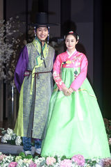 高清图：《张玉贞》发布 金泰熙刘亚仁古装亮相