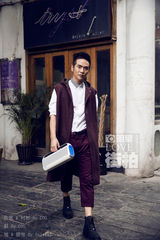 明星爱街拍：张晓龙绅士出街 风度翩翩笑容迷人