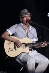 幻灯图：《快男》突围第3场摇滚小子叫板黑面判官