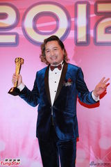 组图：古明华凭《巴不得妈妈》获得最佳男配角