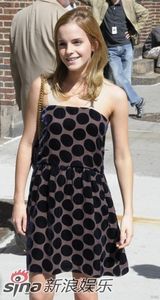 幻灯图集：“赫敏”艾玛-沃特森做客访谈节目 玩变装秀