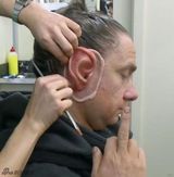 组图：《霍比特人2》曝剧照 潮爷片场竖中指