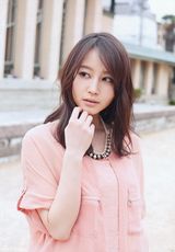 组图：堀北真希登杂志封面变身轻熟女