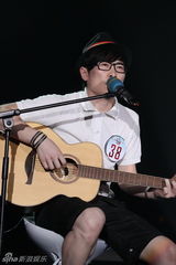 幻灯组图：快男300强突围赛首场 9位选手晋级60强