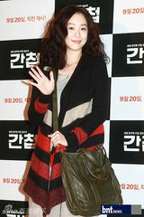 组图：金明敏新片《间谍》首映 金有贞等众星助阵