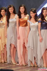 组图：港姐准决赛诞生10强 白纱裙秀腿抢镜