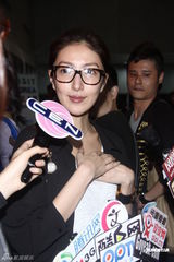 组图：Rain旋风访台劲爆开唱 与女舞伴贴身热舞