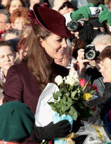 高清图：英国王室圣诞节现身教堂凯特帽子抢眼