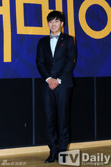 组图：孙湖竣FT崔珉焕接演音乐剧《约瑟夫》