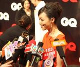 幻灯图集：张静初“时尚72变” 不能忘却的公益