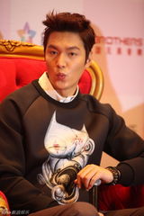 组图：对话李敏镐赞金宇彬 被叫男神有负担