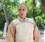 组图：张丹峰《深宫谍影》出演太子赚足人气