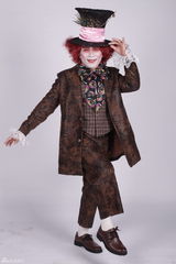 组图：百变五侠模仿五娃 仿真峰章恋舞台牵手