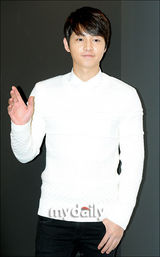 组图：车胜元韩佳仁宋钟基等出席服装新品发布会