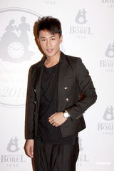 高清图：陈慧琳透视装出席晚宴 为老公打造父子装