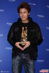 组图：吴克群自创潮牌获张韶涵到场支持