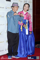 组图：杨贤硕朴尚民等亮相韩星李Juno婚礼