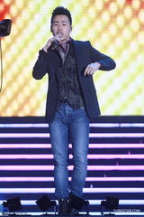 组图：亚洲流行音乐节开幕 古巨基东方神起献唱