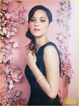 组图：好莱坞女星优雅登杂志 海瑟薇灵性玛丽昂妩媚