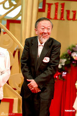 高清图：周迅化身月亮女神 求教诺贝尔奖得主高锟