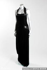 组图：戴妃生前10套经典礼服拍出800万天价