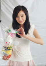 组图：明星微博晒与“环保熊”合照 宣传环保理念