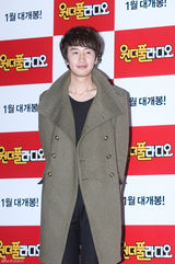 高清组图：李敏贞甜美亮相新片《完美广播》首映