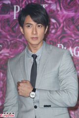 组图：隋棠名表展露消瘦身材 吴尊英挺帅气魅力难挡