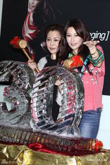 组图：温岚妈妈一圆明星梦 支持女儿先有后婚