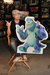 组图：《怪兽大学》徐峥走访皮克斯学配音