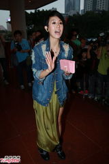 组图：钱嘉乐汤盈盈婚礼 梁靖琪派发红包