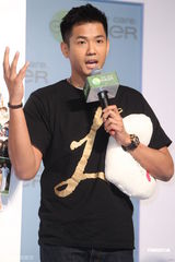 组图：黑人参与公益 大赞Ella准丈夫赖斯翔