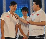 幻灯图集：18文化群星牵手献爱心 歌声网聚力量