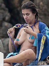 组图：克鲁尼前前女友卡娜丽斯海滩裸胸