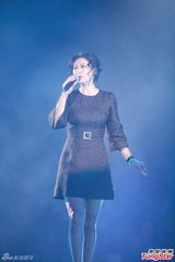 组图：张学友郑秀文等红馆开唱致敬张耀荣